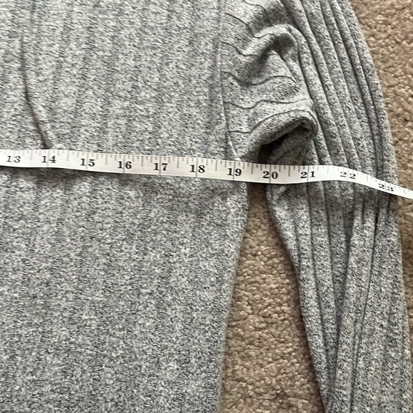 “Vero Moda: Ribbed Sweatshirt size small” - Picture 3 of 7